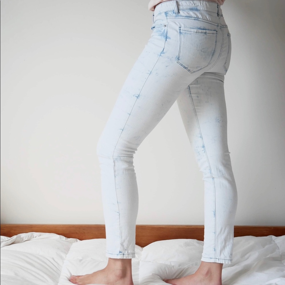 Washed out skinny jeans